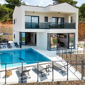 Luxury Verbenico Hills- Amazing Sea View, Pool With Whirpool And Waterfall, Beach, In Famous Wine Region - Your With Style Villa